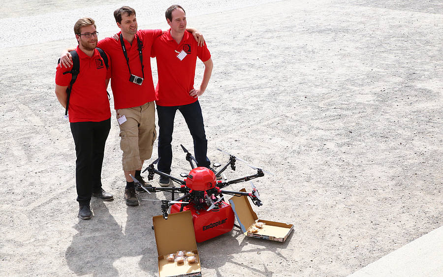 Das Team von Emqopter präsentierte vor Ort seine Lieferdrohne.