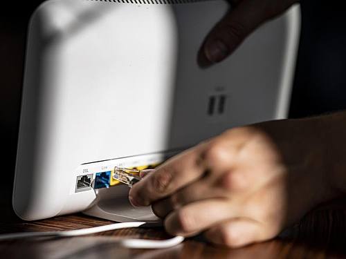 Internetnutzer in Deutschland verbrauchen immer mehr Daten. Foto: Fabian Sommer/dpa