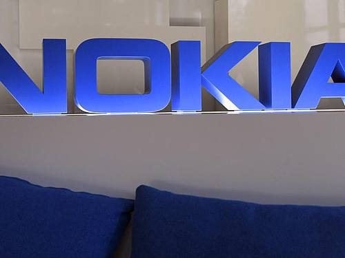Im Mobilfunk-Patentstreit zwischen dem Netzwerkausrüster Nokia und dem Autobauer Daimler sollen zentrale Fragen nun vom Europäischen Gerichtshof geklärt werden. Foto: Markku Ulander/Lehtikuva/dpa
