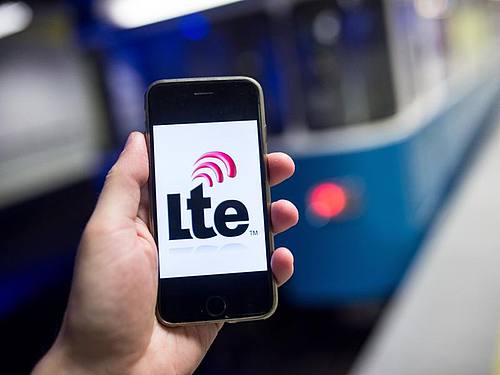 Bis zum Ende des kommenden Jahres will Vodafone LTE flächendeckend auf allen Autobahnen und entlang der ICE-Hauptstrecken anbieten. Foto: Alexander Heinl