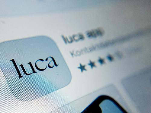 ILLUSTRATION - Das Symbol der Luca-App ist auf einem Smartphone zu sehen. Foto: Christoph Soeder/dpa