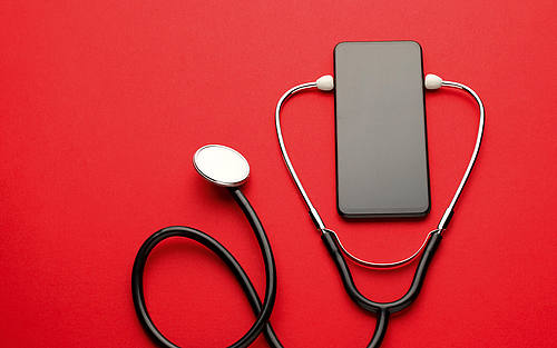 Stethoskop und Handy