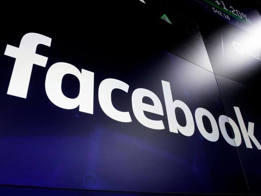 Das Facebook-Logo auf einer Wand
