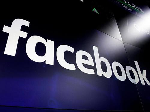 Das Facebook-Logo auf einer Wand