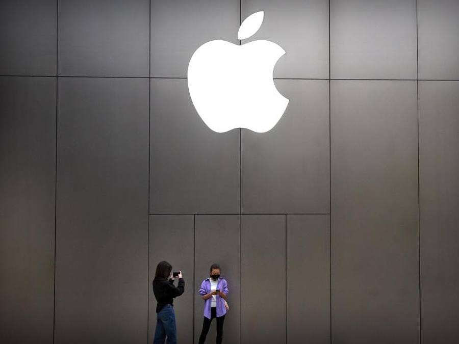 Apples iPhone war im vergangenen Weihnachtsquartal nach Berechnungen von Marktforschern das meistverkaufte Smartphone in China. Foto: Mark Schiefelbein/AP/dpa