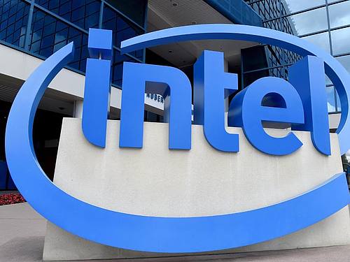 Der Chiphersteller Intel war zuletzt immer wieder unter Druck geraten. Foto: Andrej Sokolow/dpa