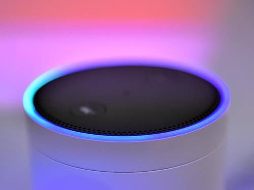 Der Lautsprecher Amazon Echo steht demnächst auch in Hotelzimmern. Foto: Britta Pedersen