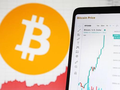 Die Digitalwährung Bitcoin setzt ihre Rekordjagd auch im neuen Jahr fort. Foto: Pavlo Gonchar/SOPA Images via ZUMA Wire/dpa