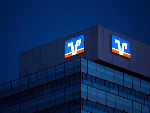 Erst gab es bei der Volksbank eine Attacke auf das Rechenzentrum des IT-Dienstleisters, dann auf das Rechenzentrum in Münster. Foto: Marijan Murat/dpa/Archivbild