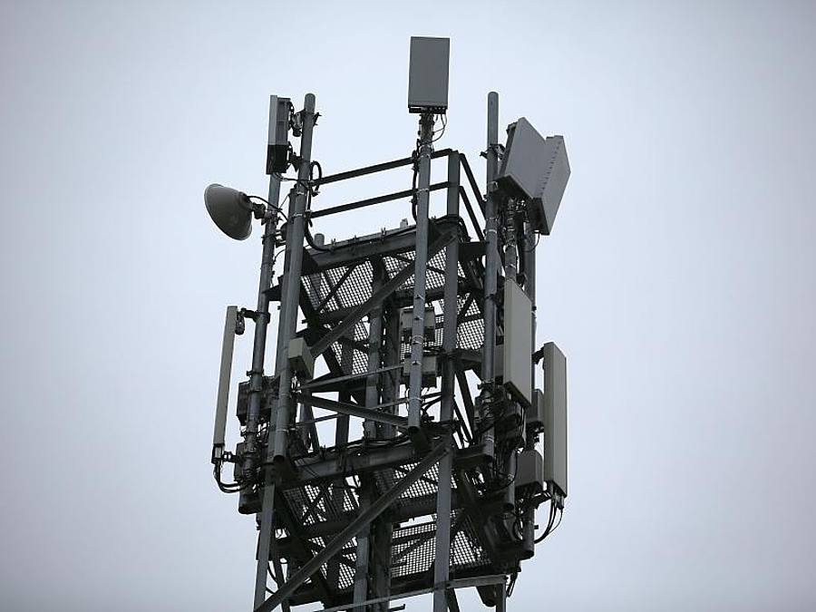 5G-Mobilfunkstation in Neuss: 5G steht für die fünfte Mobilfunkgeneration. Die Übertragungsrate ist etwa 100 Mal so hoch wie bei 4G (LTE). Foto: Oliver Berg
