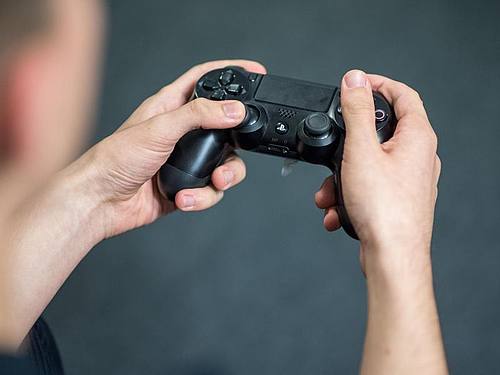 Laut Sony ist die Playstation 4 die zweiterfolgreichste Heimkonsole nach der Playstation 2. Foto: Sebastian Gollnow/dpa