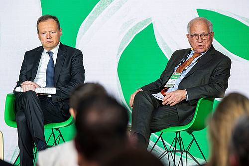 Wolfgang Ischinger (r.), Präsident des Stiftungsrates der Stiftung Münchner Sicherheitskonferenz (MSC), und Roberto Viola, Chef der EU-Generaldirektion Connect