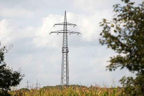 Strommasten könnten beim Ausbau von 5G und dem Schließen von Funklöchern helfen.
