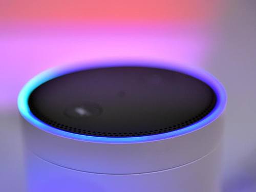 Ein Lautsprecher Amazon Echo - Alexa Voice Service - auf der IFA in Berlin. Foto: Britta Pedersen