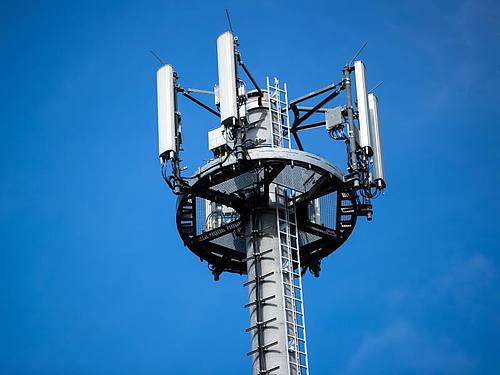 Die Mobilfunkbetreiber verweisen darauf, dass eine hundertprozentige Flächenabdeckung technisch nicht notwendig und betriebswirtschaftlich nicht vertretbar sei.