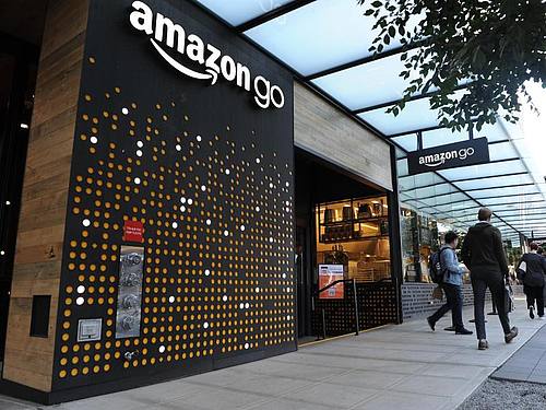 Eins der schon existiernden «Amazon Go»-Geschäfte in Seattle. Im Jahr 2021 sollen 3000 dieser kassenlosen Läden existieren. Foto: Andrej Sokolow