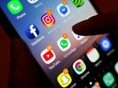 Instagram und Whatsapp bekommen künftig einen Facebook-Namenszusatz. ((Foto: Yui Mok/PA Wire))