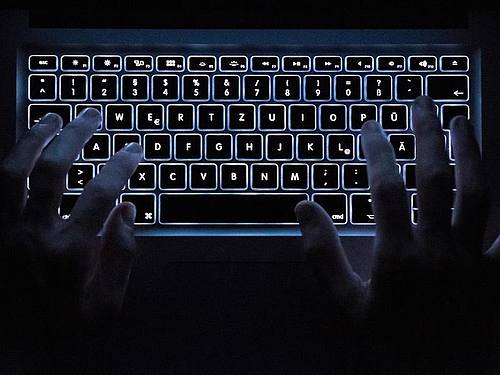 Über kriminelle Inhalte im Netz beschweren sich immer mehr Menschen. Foto: Silas Stein/dpa/Archivbild