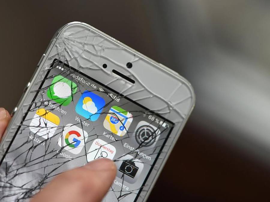 Apple wird künftig den Zugang zu Original-Ersatzteilen nicht mehr so stark begrenzen wie bisher. Foto: Jens Kalaene/dpa-Zentralbild/dpa