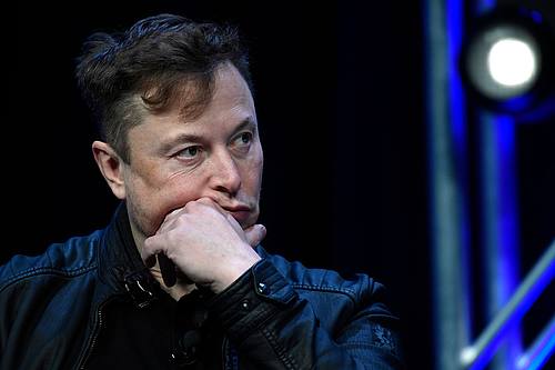 Elon Musk, Chef von Tesla und SpaceX, wird von einem Dogecoin-Investor verklagt.