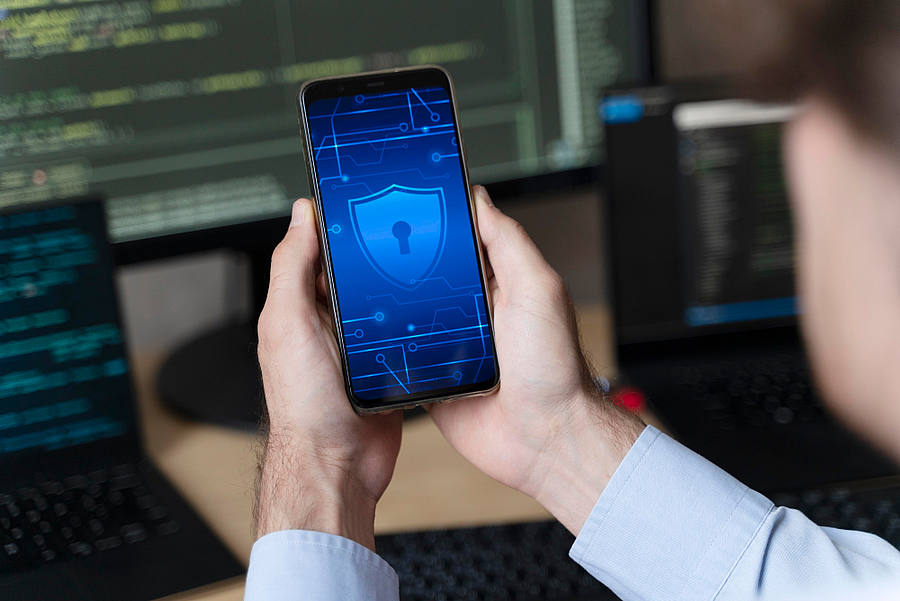 Nahaufnahme Hände, die Smartphone halten