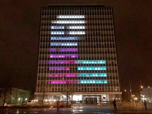 LEDs an der Fassade des Kieler Uni-Hochhauses