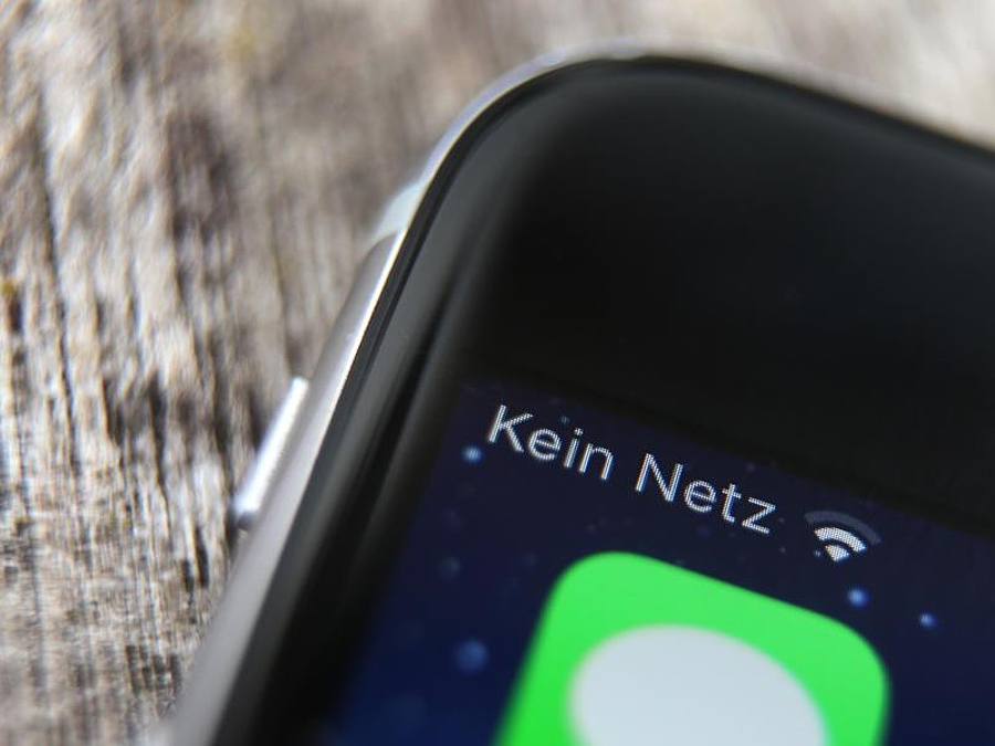 Die Aufschrift «Kein Netz» ist auf dem Bildschirm eines Mobiltelefons zu sehen. Foto: Karl-Josef Hildenbrand/dpa