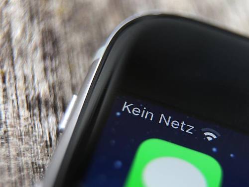 Die Aufschrift «Kein Netz» ist auf dem Bildschirm eines Mobiltelefons zu sehen. Foto: Karl-Josef Hildenbrand/dpa