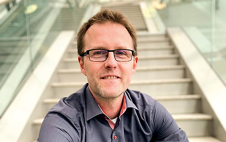 Dr. Roland Abel