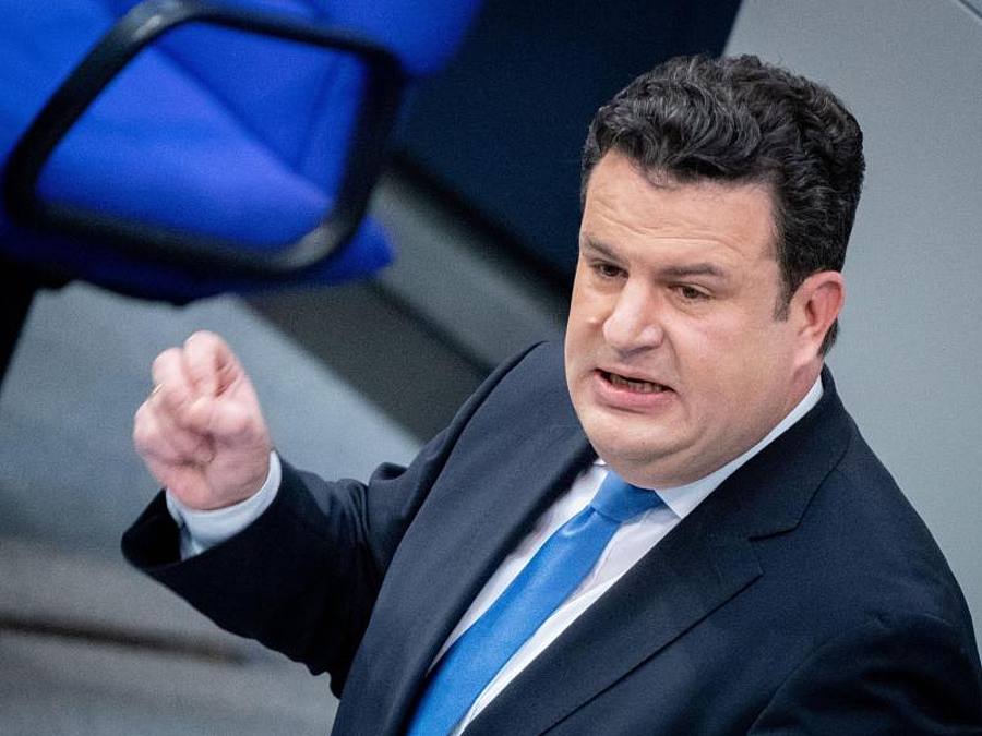 Hubertus Heil (SPD), Bundesminister für Arbeit und Soziales, spricht bei der Sitzung des Bundestags. Foto: Kay Nietfeld/dpa
