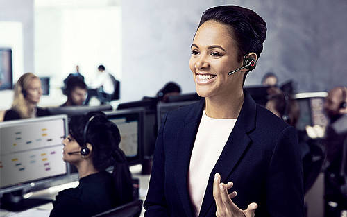 Kundendienstmitarbeiterin mit Headset
