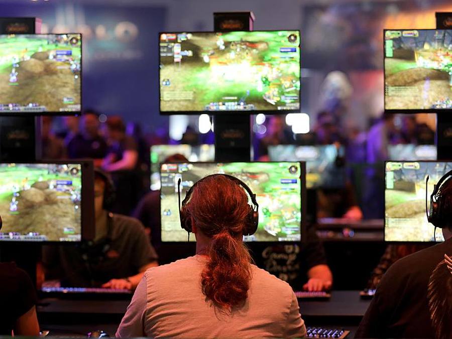 Besucher auf der Gamescom in Köln
