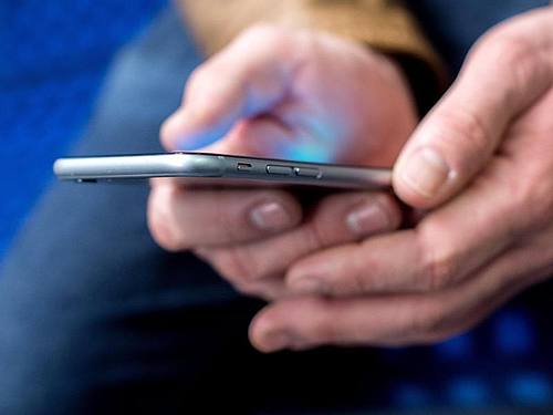 Die Grünen setzen sich für einen offen einsehbaren Quellcode der Corona-App ein. Foto: Hauke-Christian Dittrich/dpa