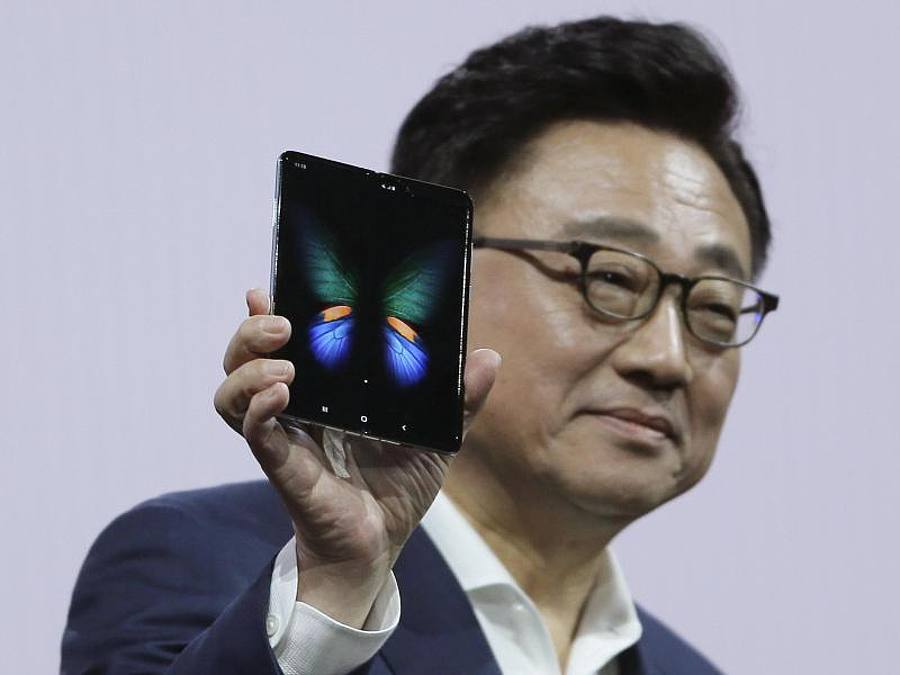 Samsung wagt sich nun bereits einige Tage vor Start der Messe in Barcelona mit einem konkreten Serienmodell eines faltbaren Smartphones aus der Deckung. Foto: Eric Risberg