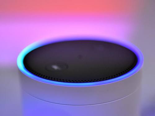 Alexa soll nun in einfache Gespräche im Haushalt eingebunden werden können. Foto: Britta Pedersen/dpa-Zentralbild/dpa