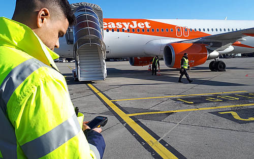 Panasonic Toughpad FZ-F1 im Einsatz bei Easyjet am Genfer Flughafen