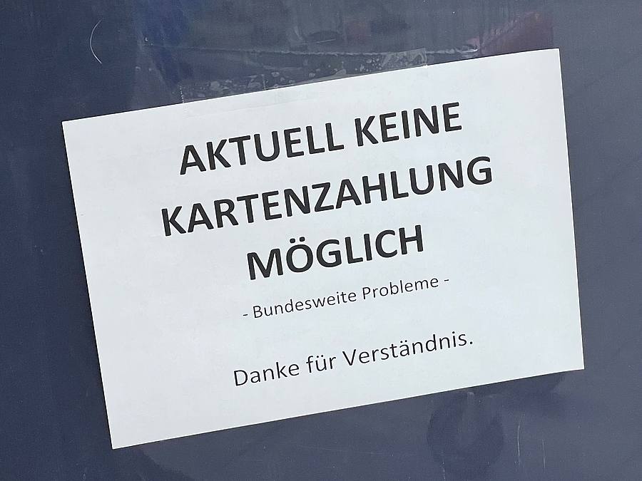 Die Zahlung per Giro- oder Kreditkarte ist vielerorts gestört.