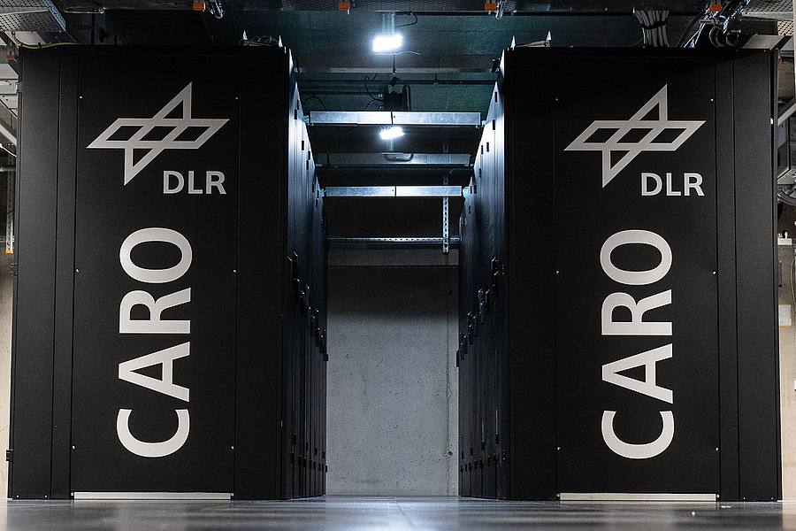 Blick auf den Supercomputer CARO des Deutschen Zentrums für Luft- und Raumfahrt (DLR).