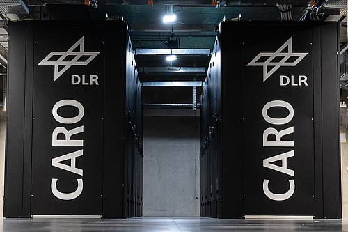 Blick auf den Supercomputer CARO des Deutschen Zentrums für Luft- und Raumfahrt (DLR).