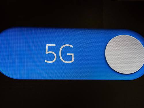 Für 21 Prozent ist 5G ein entscheidendes Kaufkriterium für das nächste Smartphone oder den nächsten Mobilfunkvertrag. Foto: Christophe Gateau/dpa