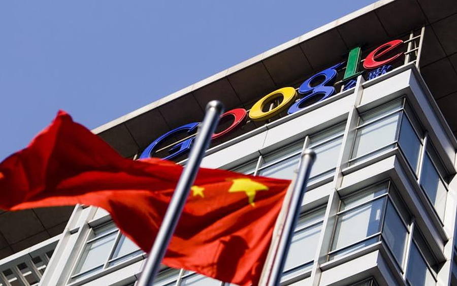 Das Google-Logo auf einem Firmengebäude