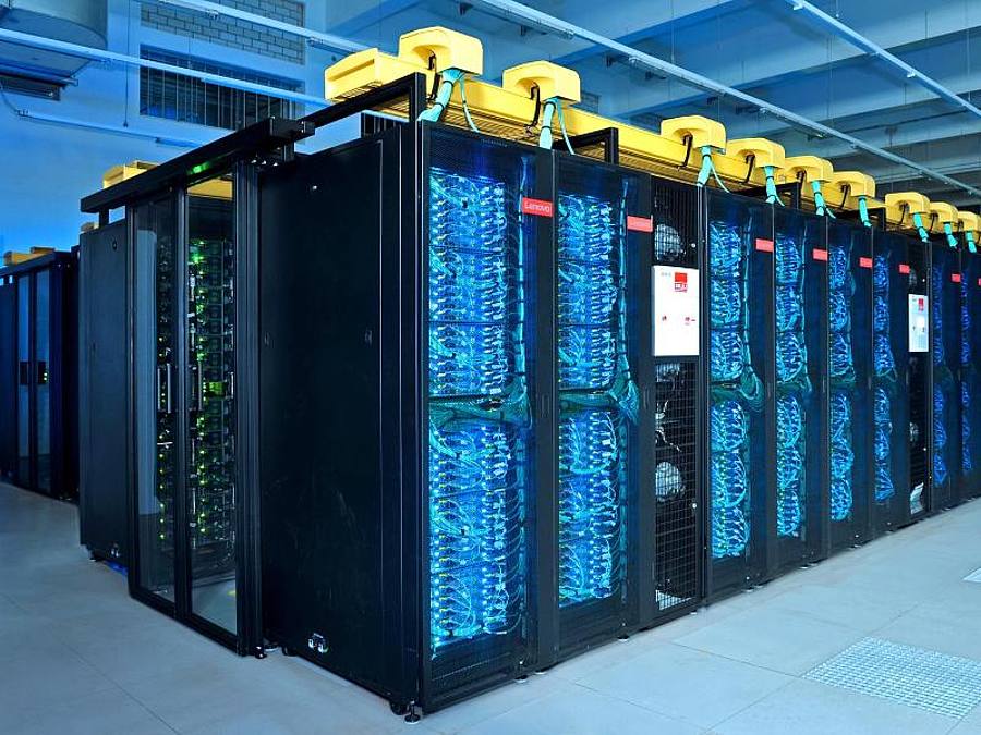 Die Anlage „SuperMUC-NG” am Leibniz Rechenzentrum. 