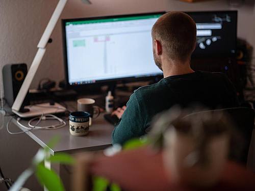 Bummelei oder eigenverantwortliches Arbeiten? Das Thema Homeoffice wird kontrovers diskutiert. Foto: Sebastian Gollnow/dpa