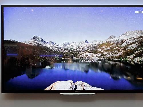 Smart-TV von Philips: Immer mehr Menschen kaufen sich einen Fernseher mit „smarten“ Funktionen. ((Foto: Monique Wüstenhagen))