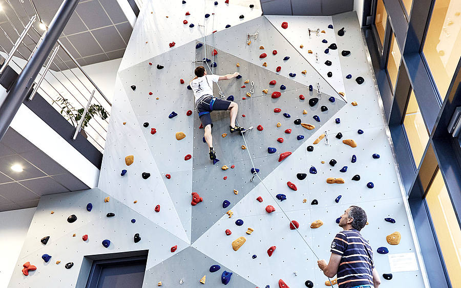 16 m hohe Kletterwand bei easysoft