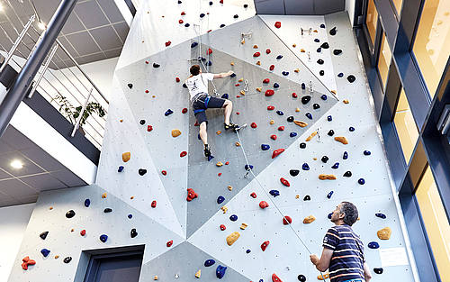 16 m hohe Kletterwand bei easysoft