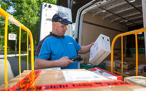 Zusteller in Hannover bei der Arbeit