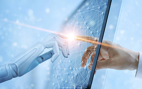 Ein Mensch und ein Roboter berühren sich durch einen Monitor