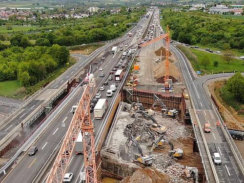 Die Autobahngesellschaft des Bundes bringt am 20. Juli eine Service-App für Fahrten auf deutschen Autobahnen heraus. Foto: Maurice Kaluscha/Hessen Mobil/dpa