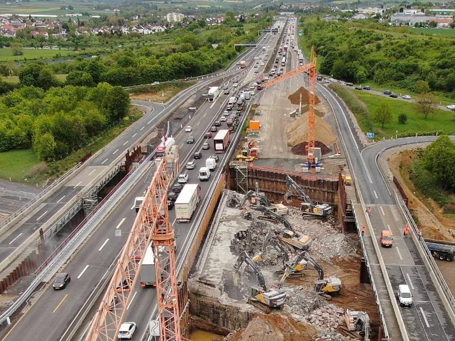 Die Autobahngesellschaft des Bundes bringt am 20. Juli eine Service-App für Fahrten auf deutschen Autobahnen heraus. Foto: Maurice Kaluscha/Hessen Mobil/dpa